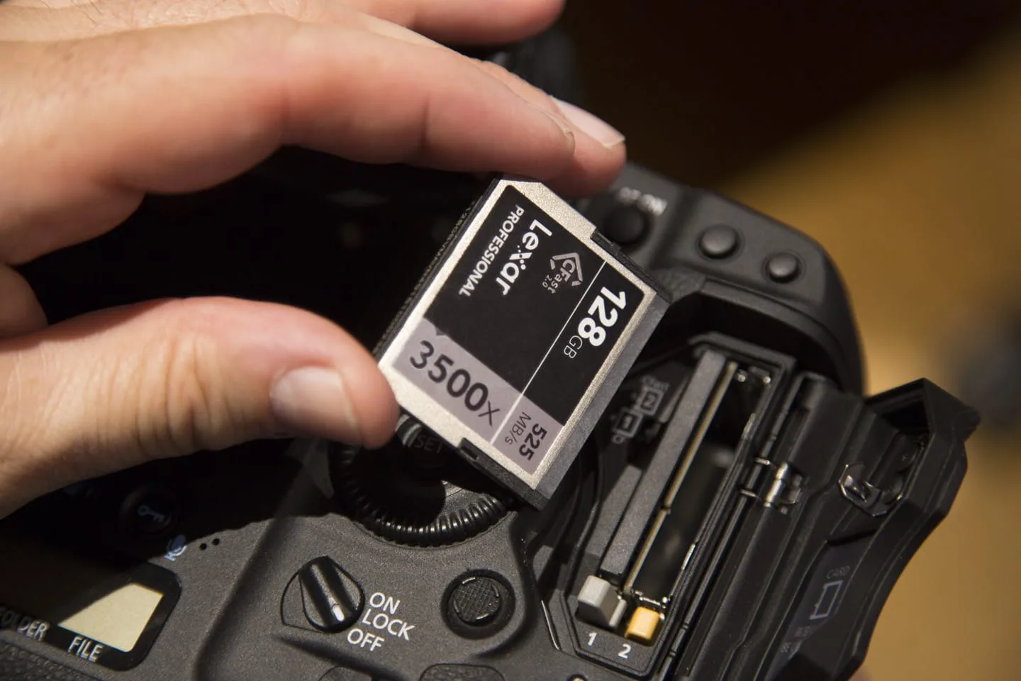 https://techtimeup.com/best-memory-card-for-dslr-camras/